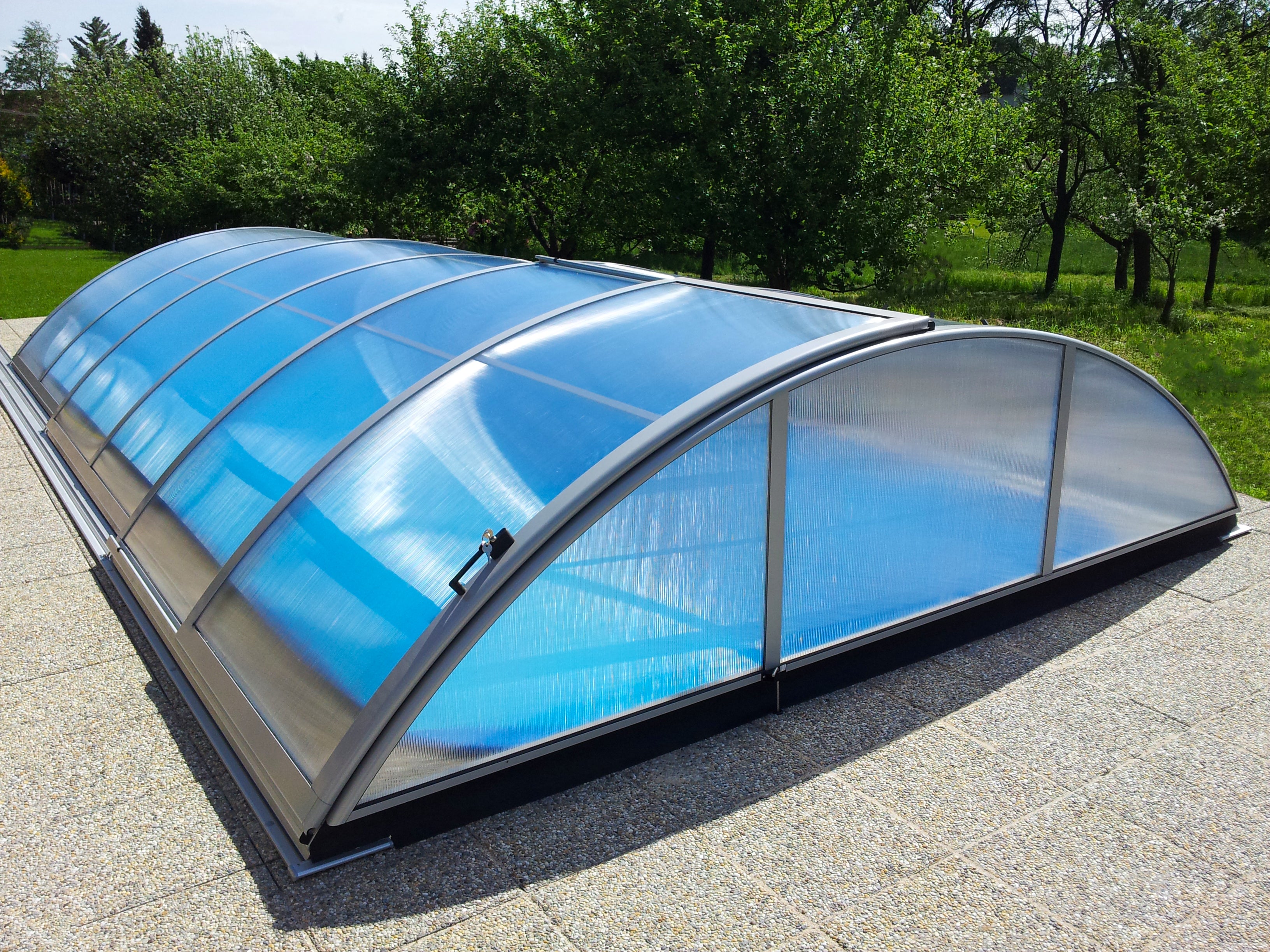Azure Fully Retractable Medium High Pool Enclosure
