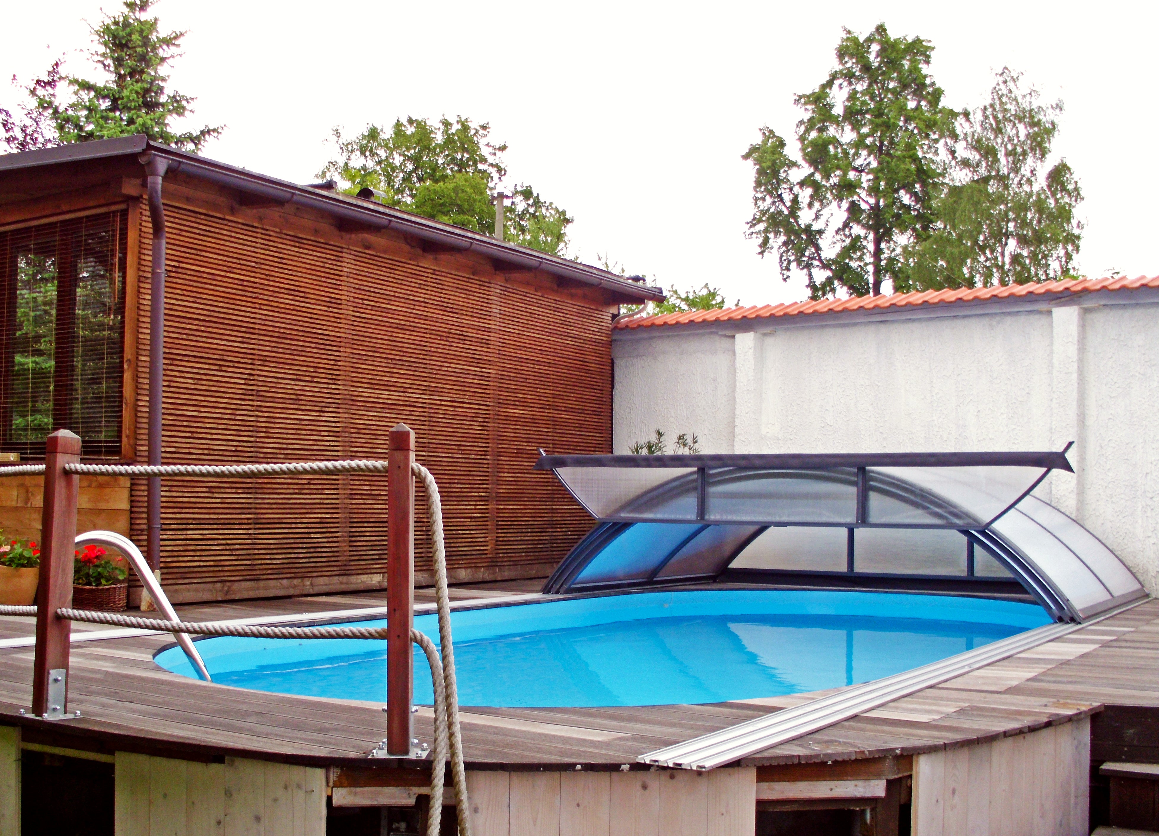 Azure Fully Retractable Medium High Pool Enclosure
