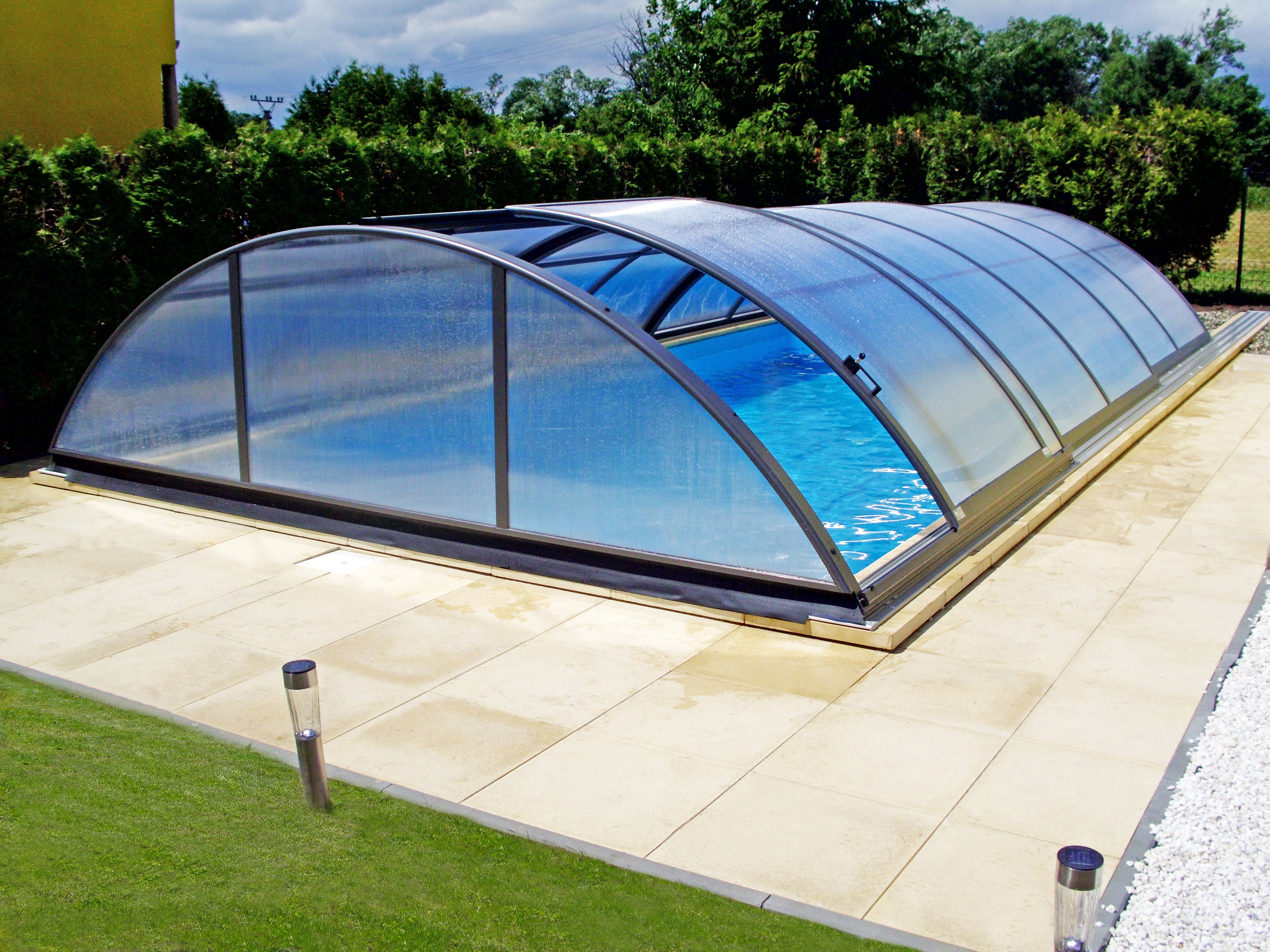 Azure Fully Retractable Medium High Pool Enclosure