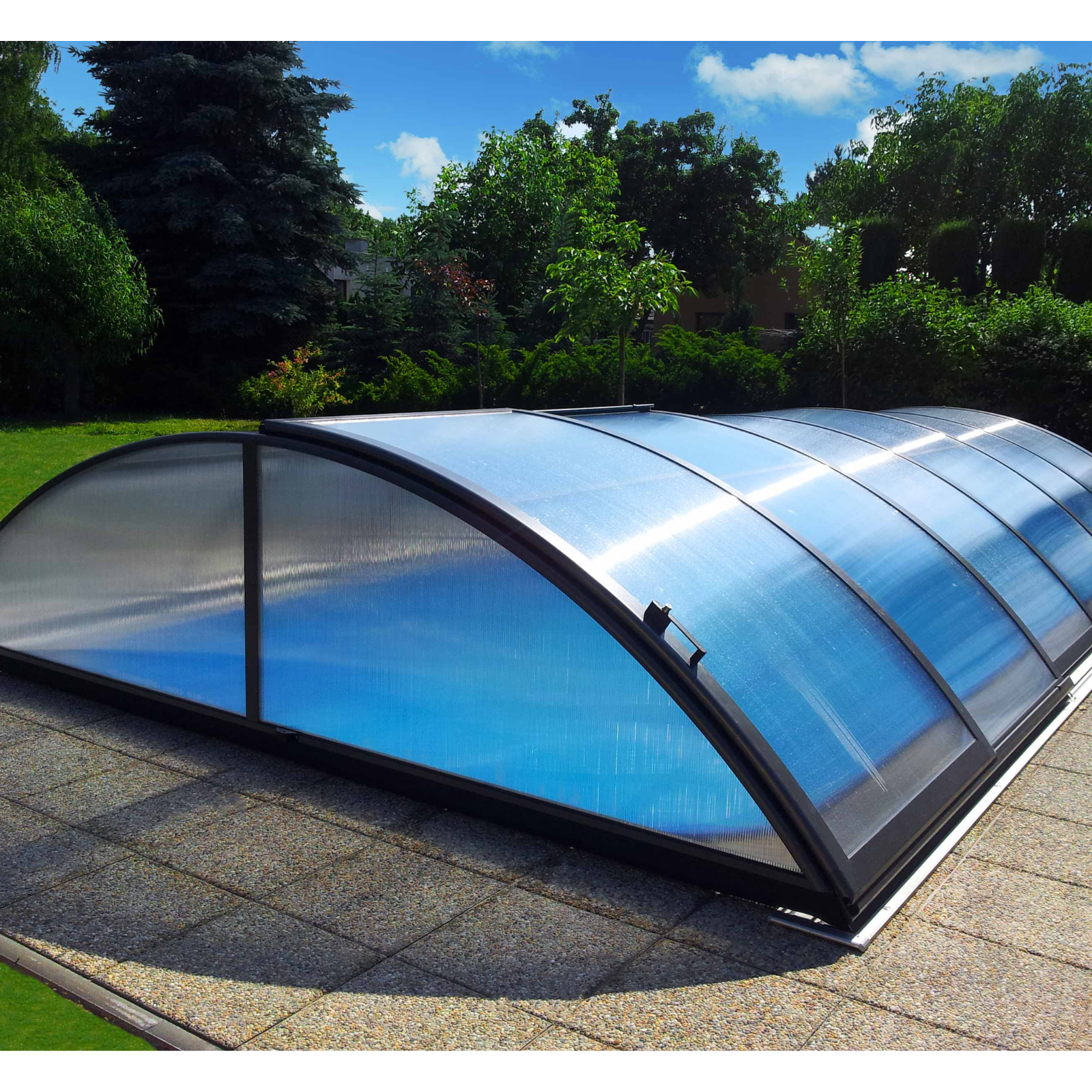 Azure Fully Retractable Medium High Pool Enclosure