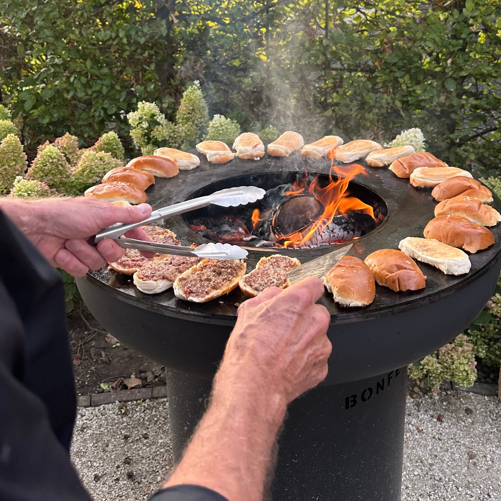 Bonfeu Bonbiza Closed Outdoor Fire Bowl Grill - Black