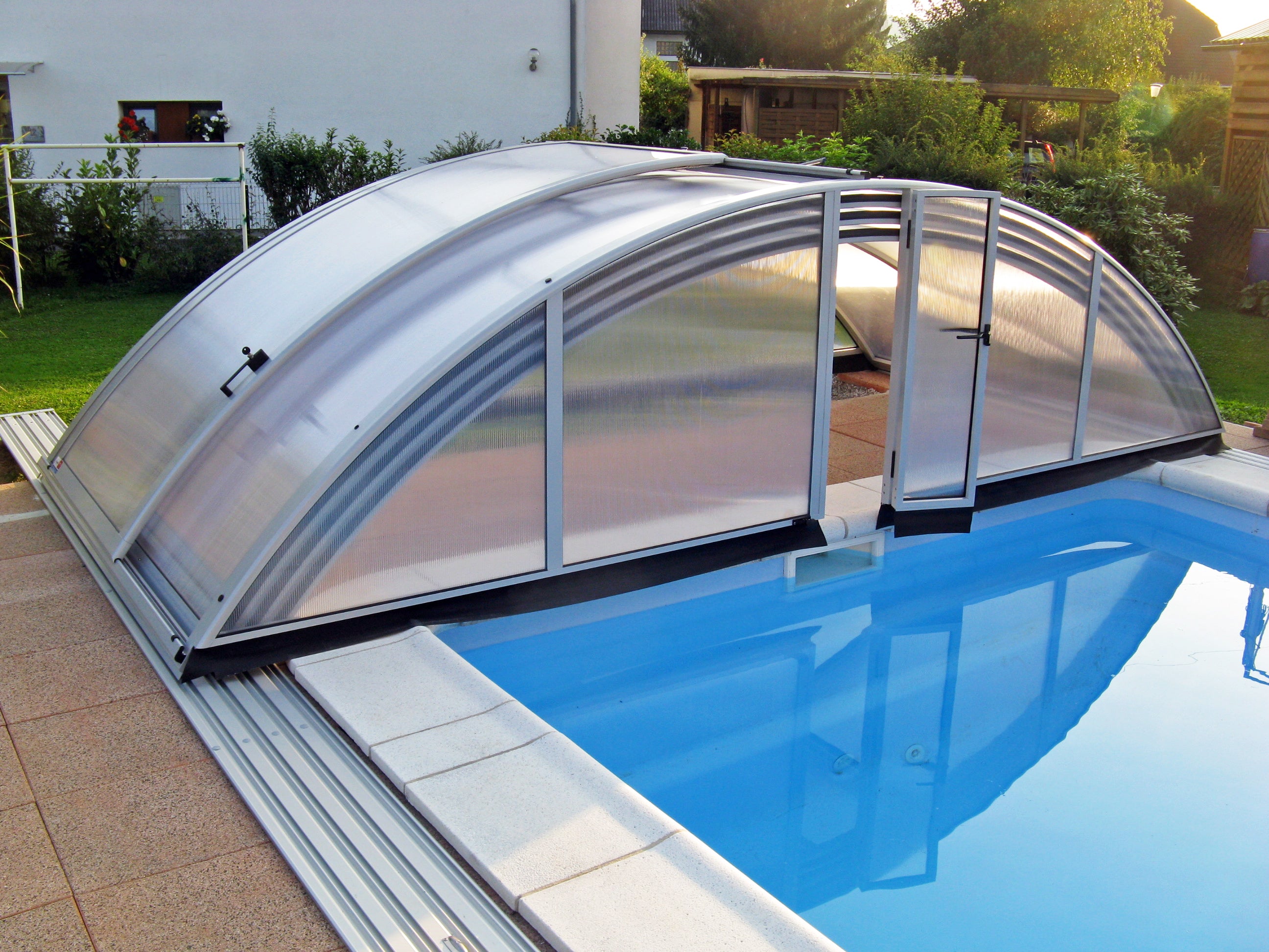 Azure Fully Retractable Medium High Pool Enclosure