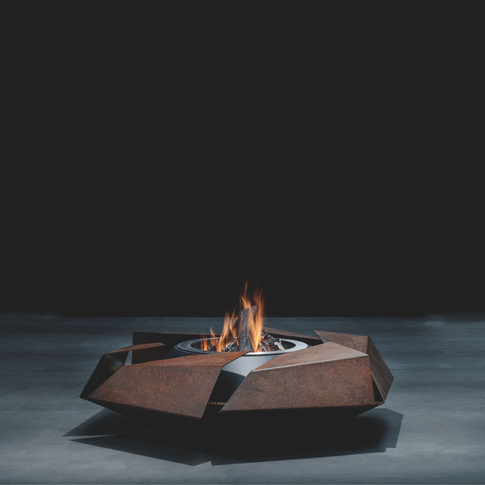 GlammFire Stravaganza Garden Fire Pit