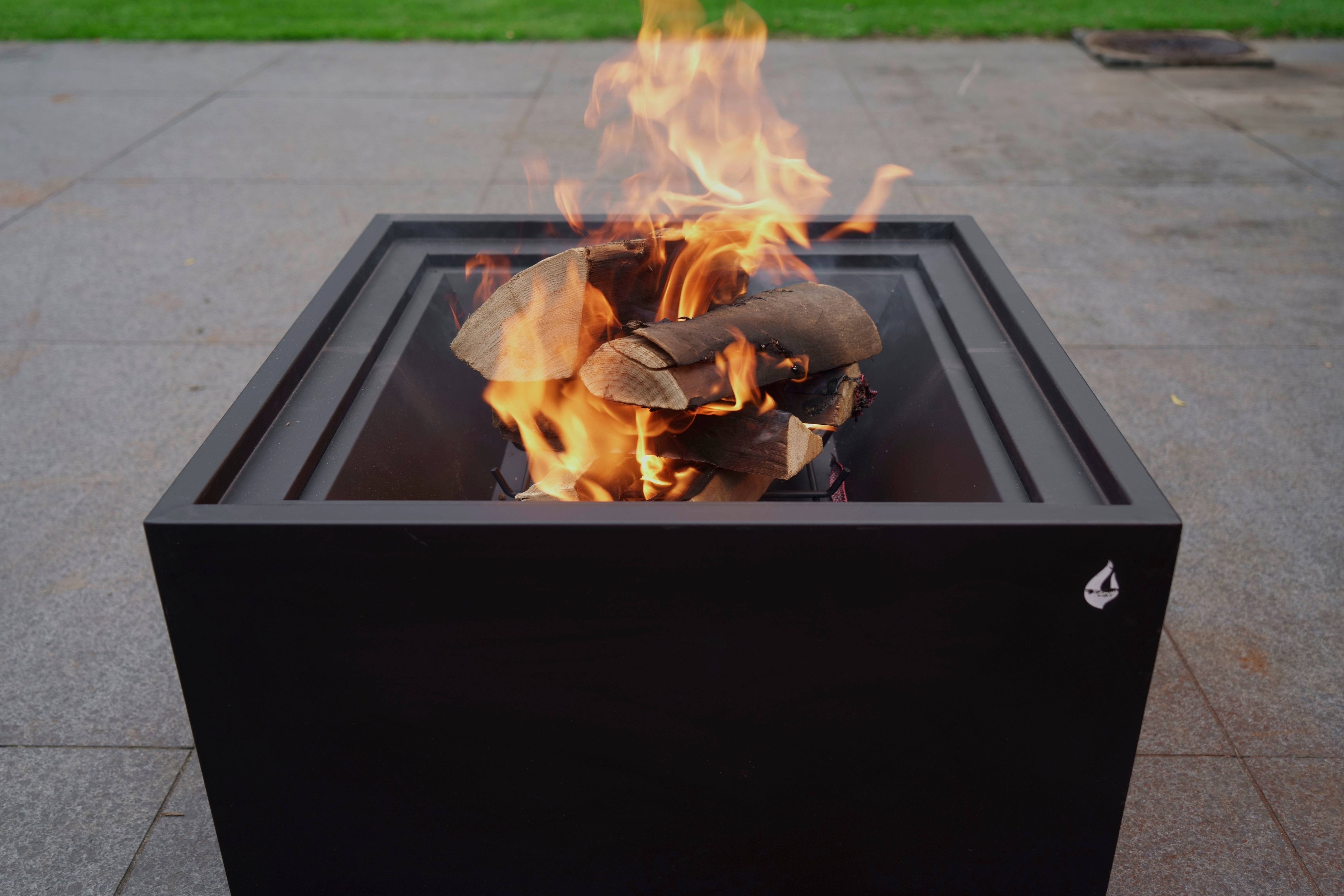 HEAT 3-in-1 Fire basket, Grill, & Side Table