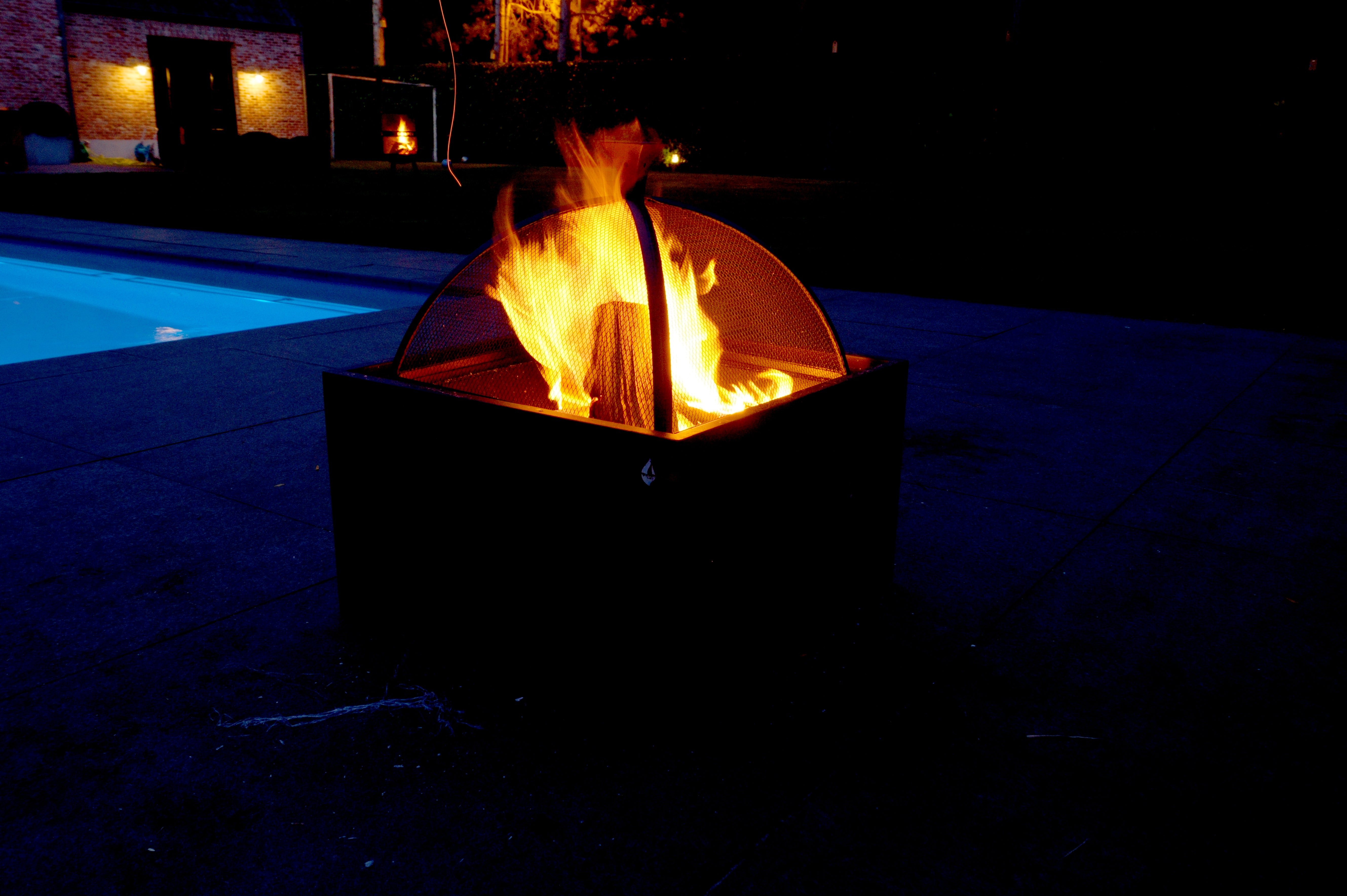 HEAT 3-in-1 Fire basket, Grill, & Side Table