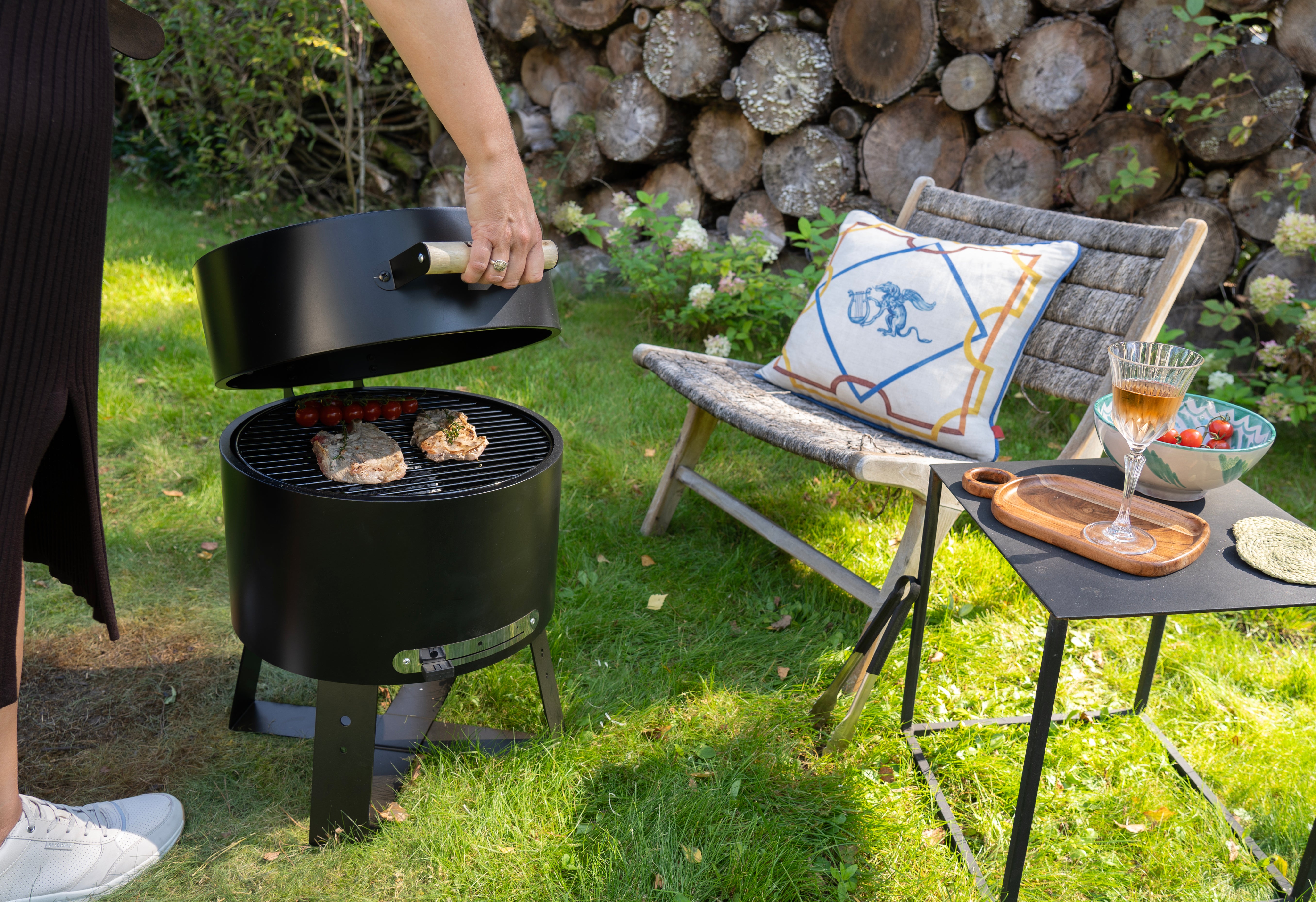 HEAT Braten Small BBQ Grill With Lid