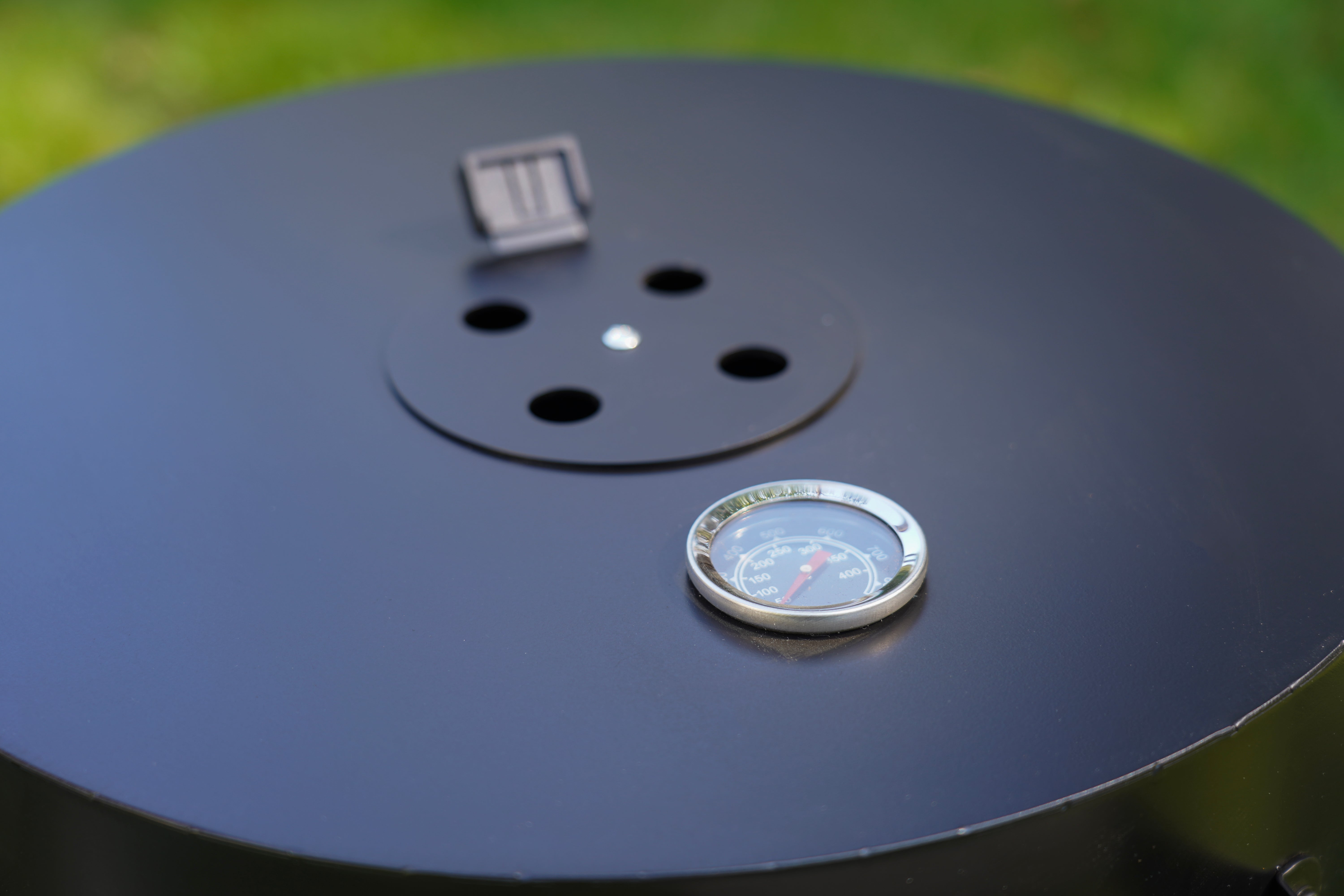 HEAT Braten Small BBQ Grill With Lid