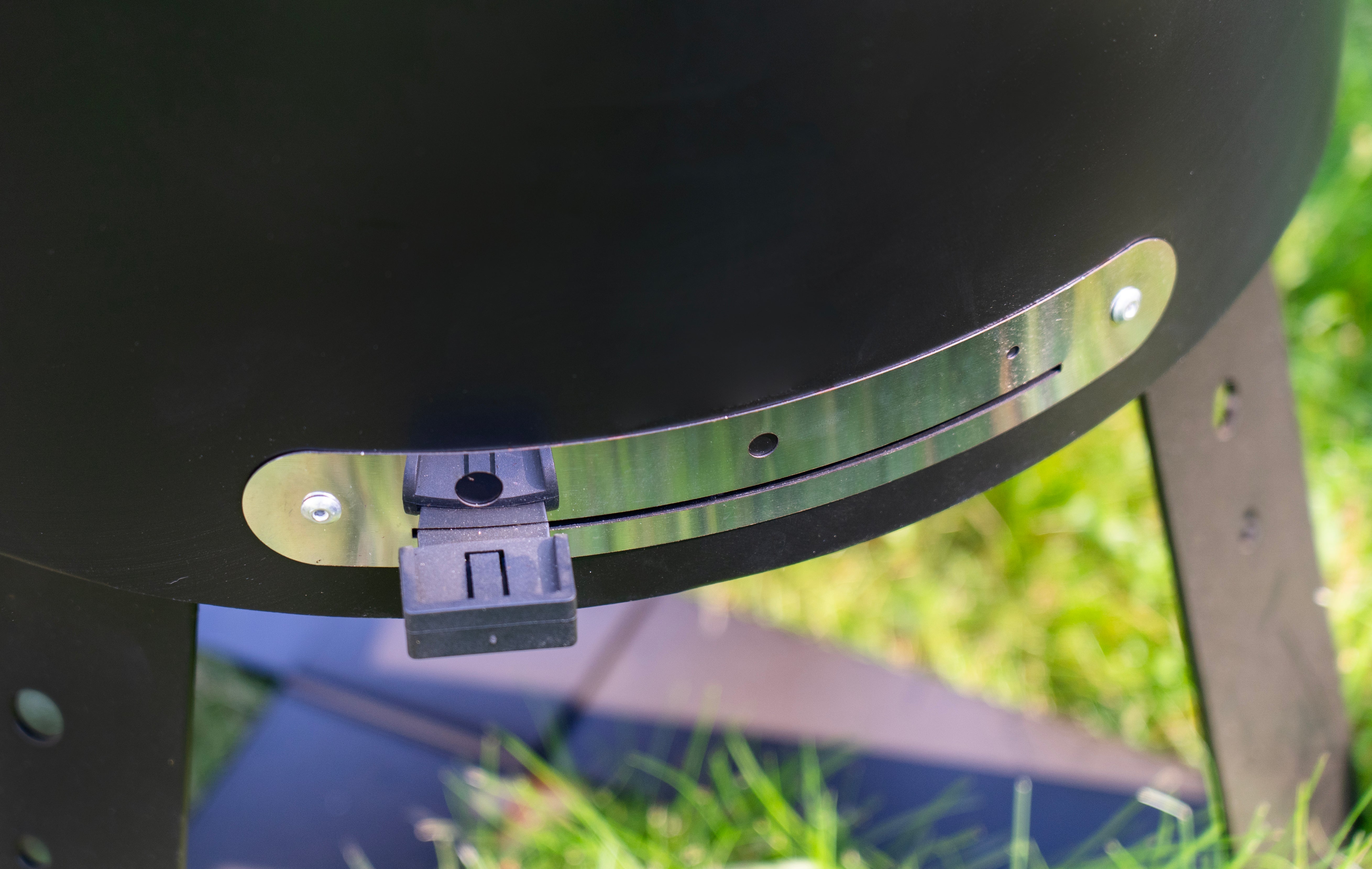 HEAT Braten Small BBQ Grill With Lid