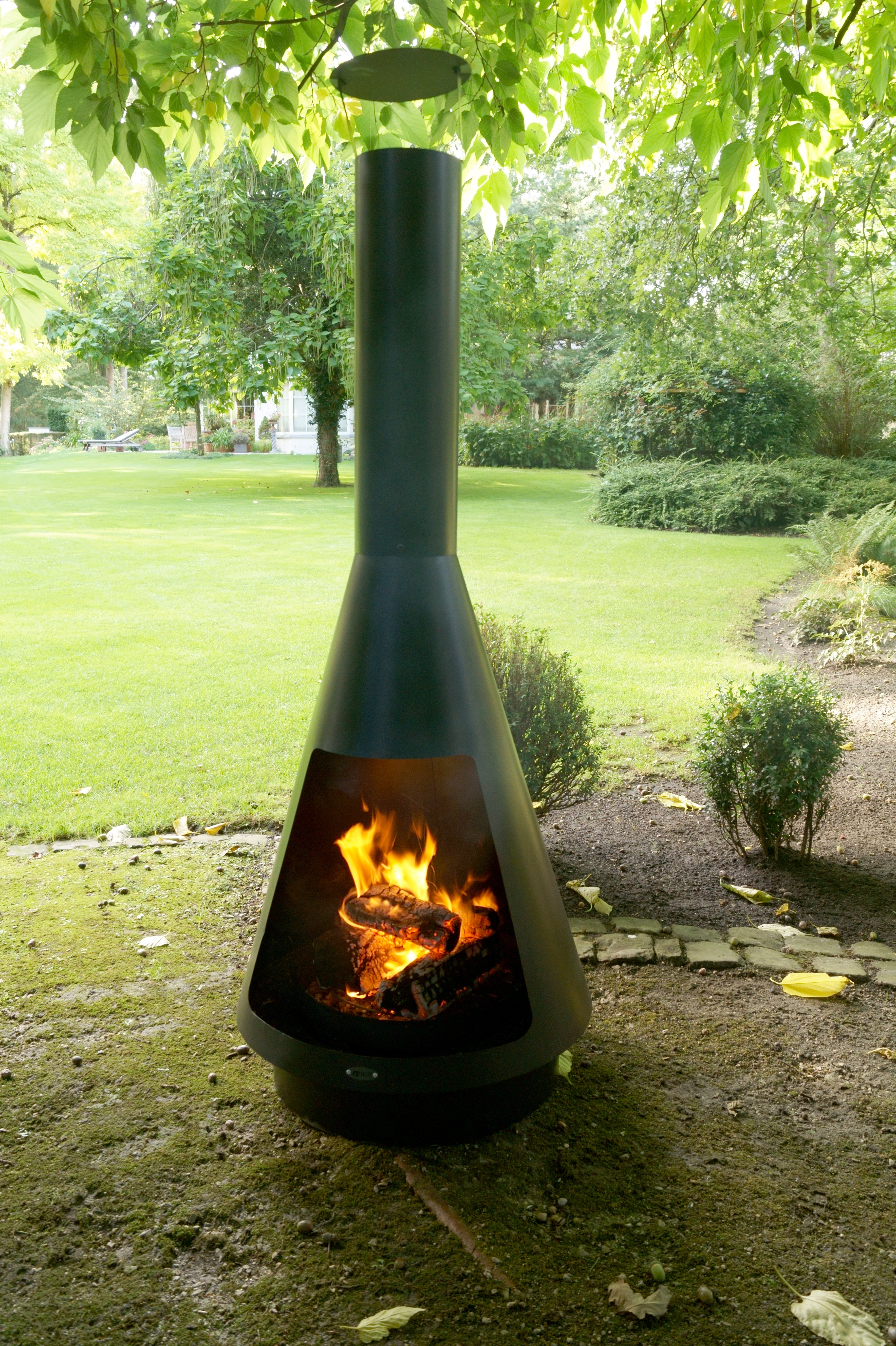 HEAT La Luz Outdoor Garden Fireplace - Black