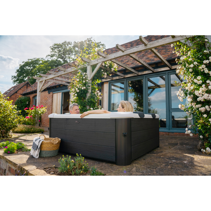 MSpa Oslo Portable Hot Tub - 4-6 Person MSpa