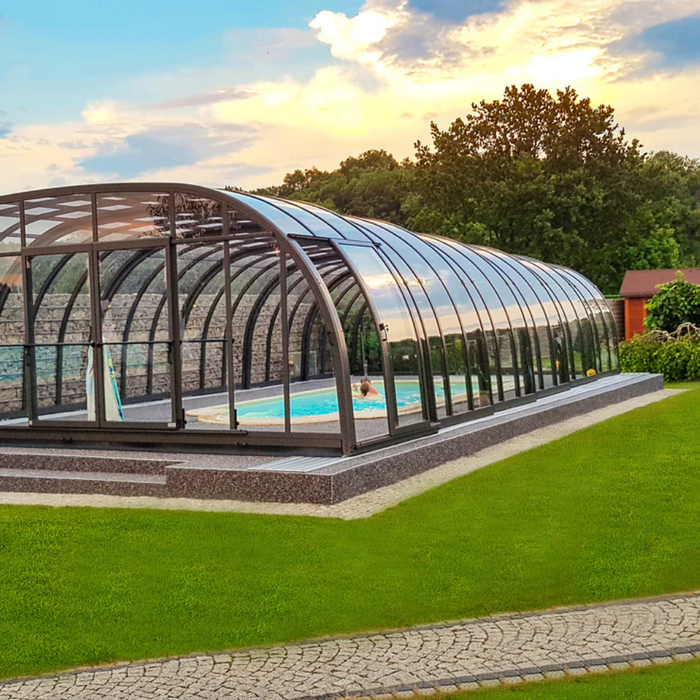 Fixed vs. Retractable Pool Enclosures: Which is Better for Your Home?