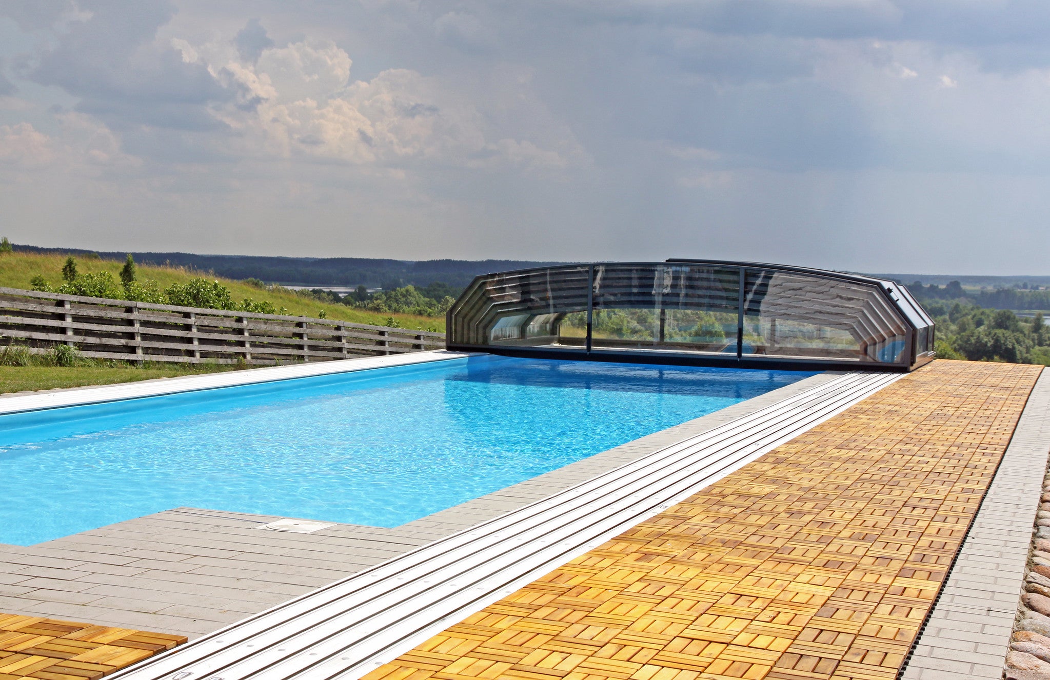 Oceanic Low Telescopic Pool Enclosure Alukov
