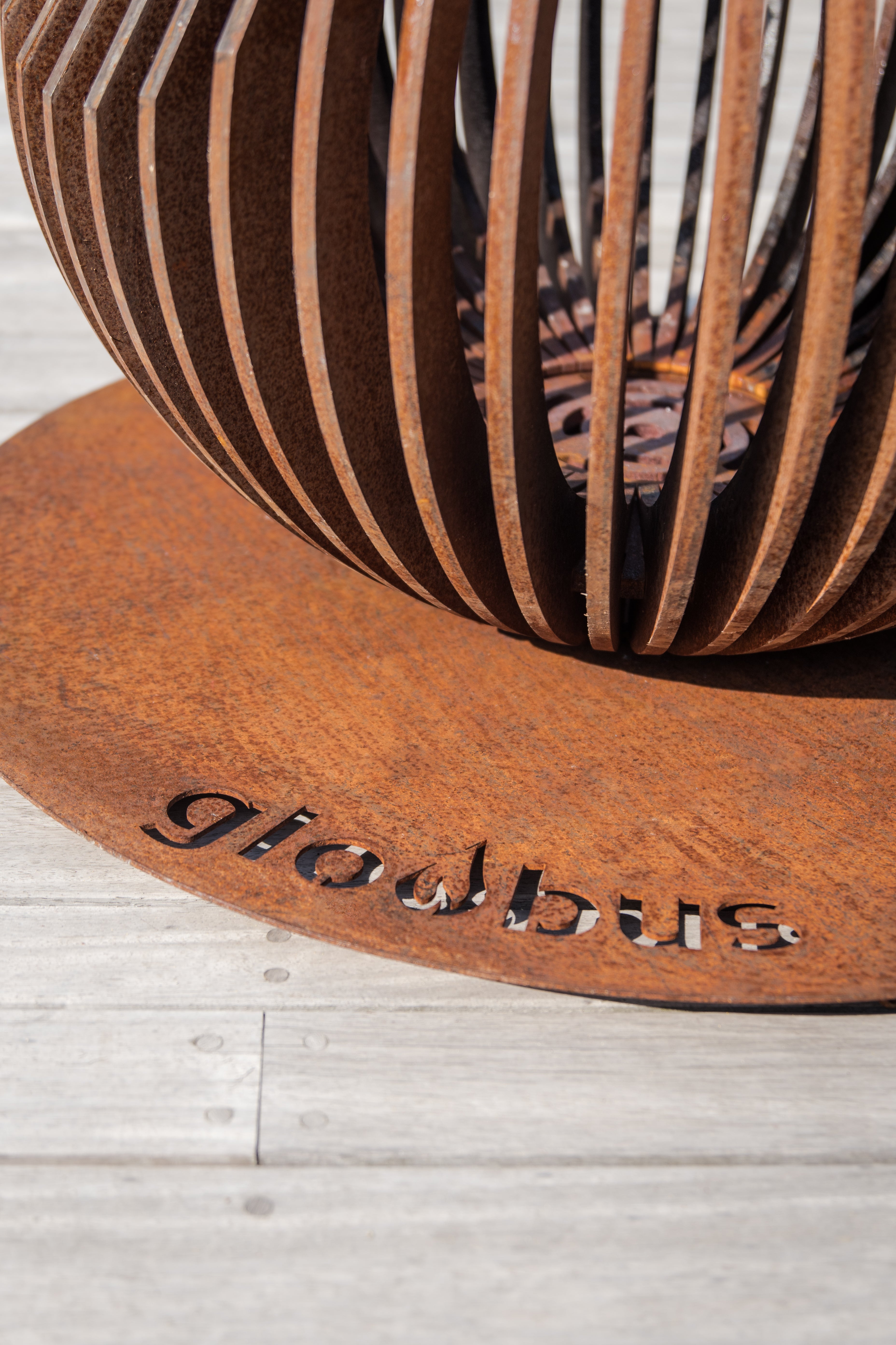 Glowbus Dewdrop Corten Steel - Extra Large (150cm x 100cm)