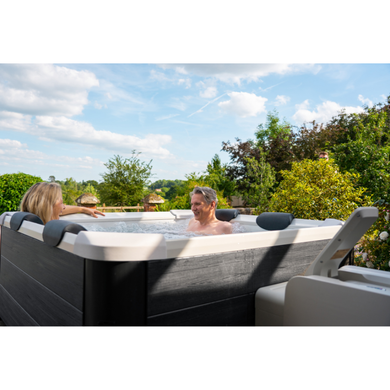 MSpa Oslo Portable Hot Tub - 4-6 Person