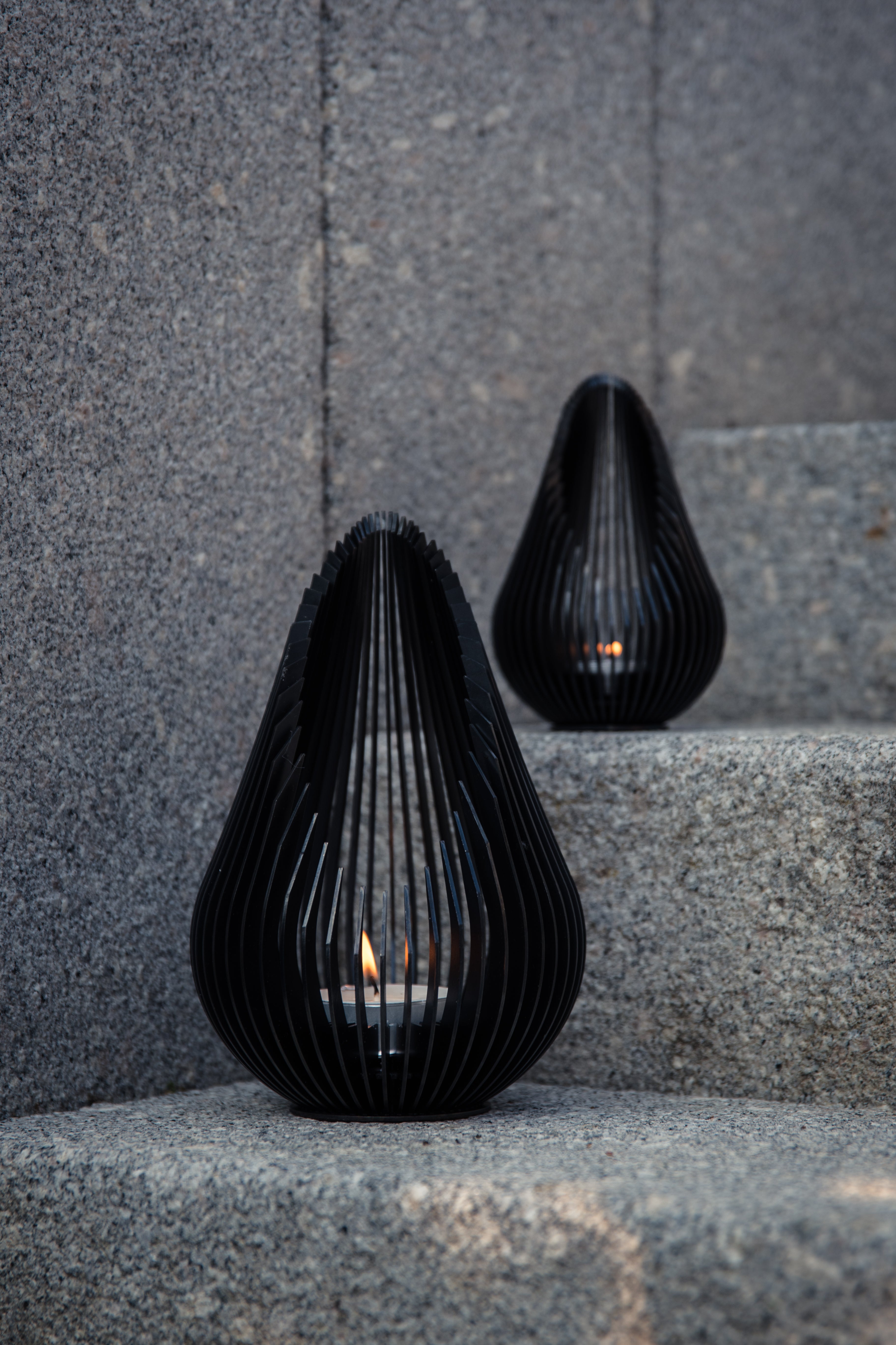 Glowbus Growdrop Blackened Steel - Medium (10cm x 15cm)